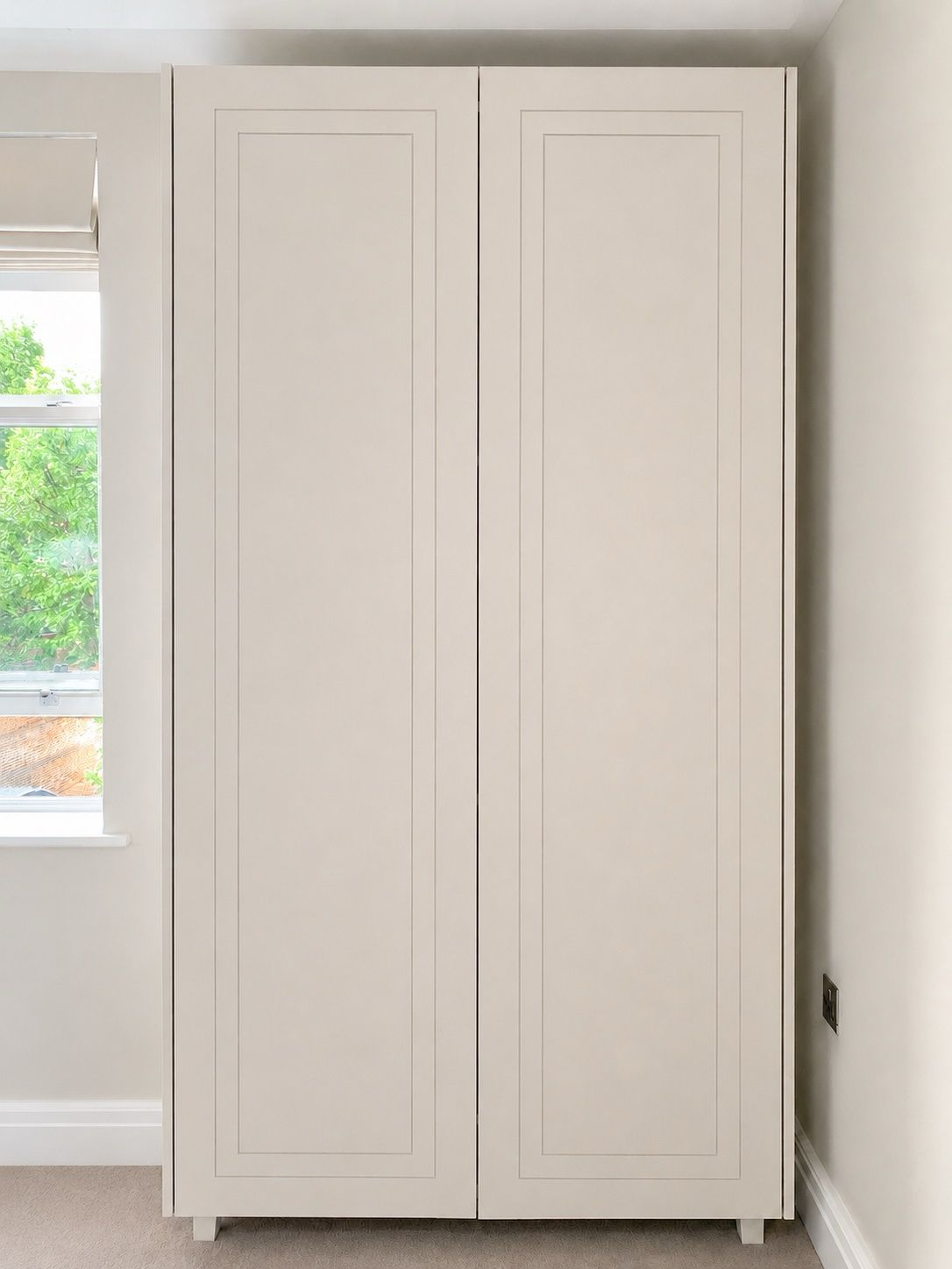 White fitted wardrobe